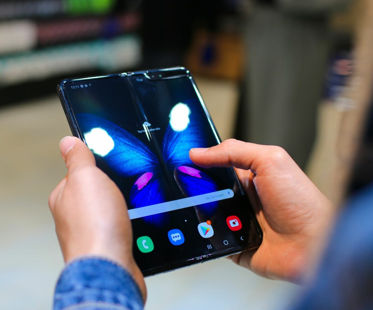 iPhone Duo : Apple lance son premier pliable en France, un pari à haut risque